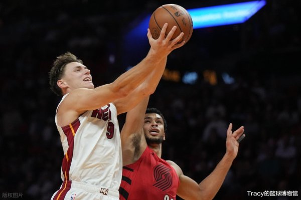 九龙证券配资 76人小将20+17+10无缘今日最佳球员! 因为约基奇32+14+14创纪录