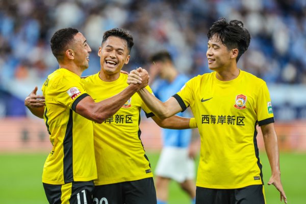 易投投 西海岸的团队精神，大连的青春风暴，这才是职业联赛真正的意义｜新民场外音